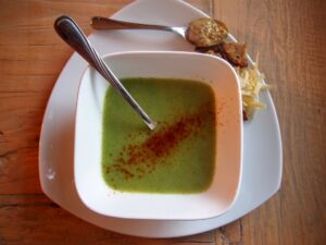 Broccolisoep met knoflookcroutons